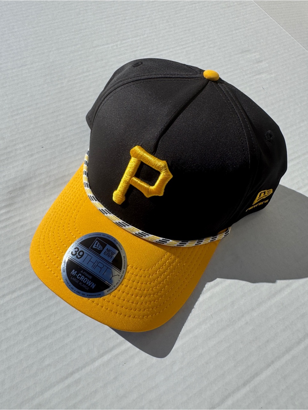 Pirates L-XL stretch fit 39Thirty New Era. NEW